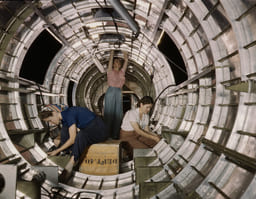 1a35356vWomen workers B-17F