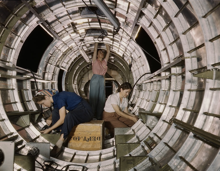 1a35356vWomen workers B-17F